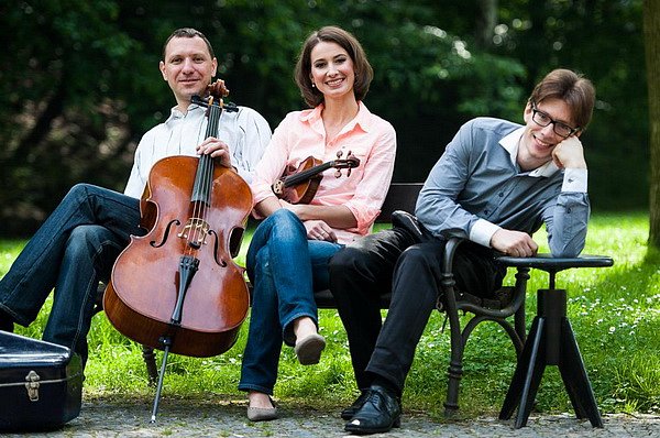 586. LHV - Orbis Trio